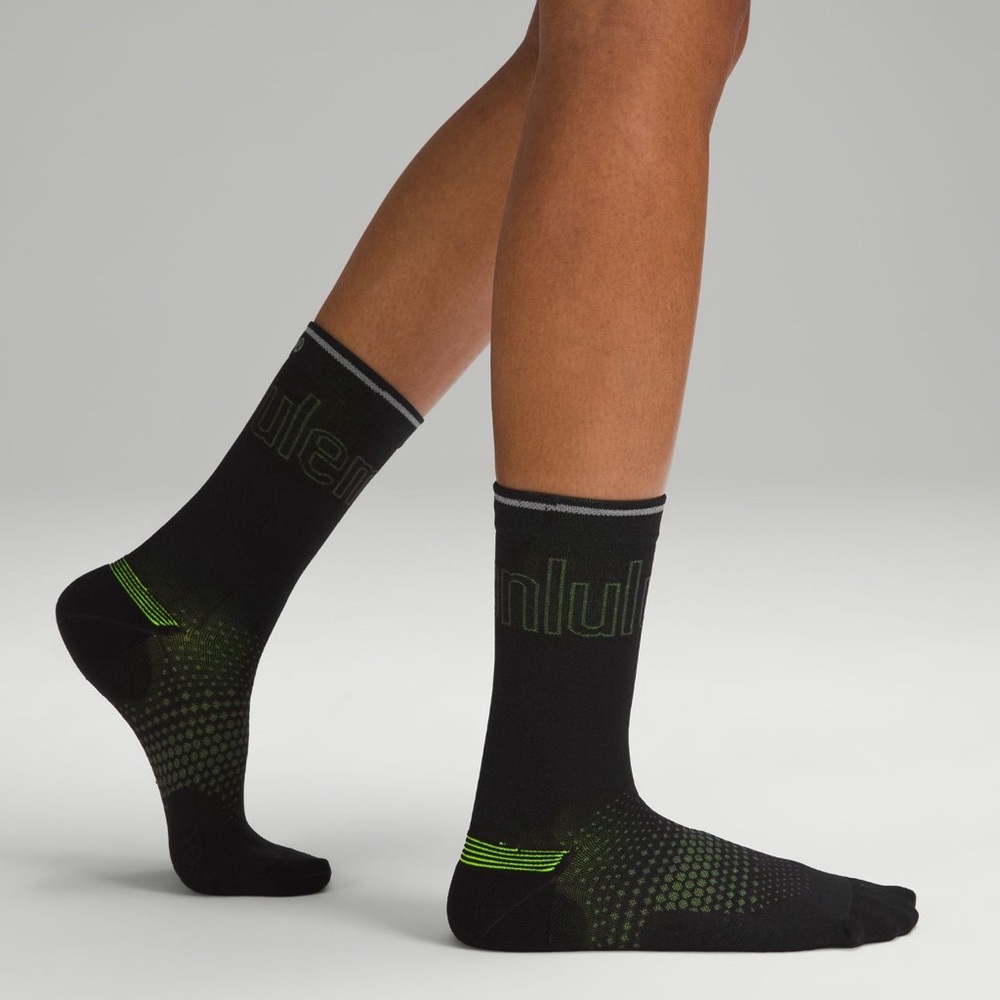 Lululemon MacroPillow Crew Running Socks, Black/Highlight Yellow, Medium - NWT